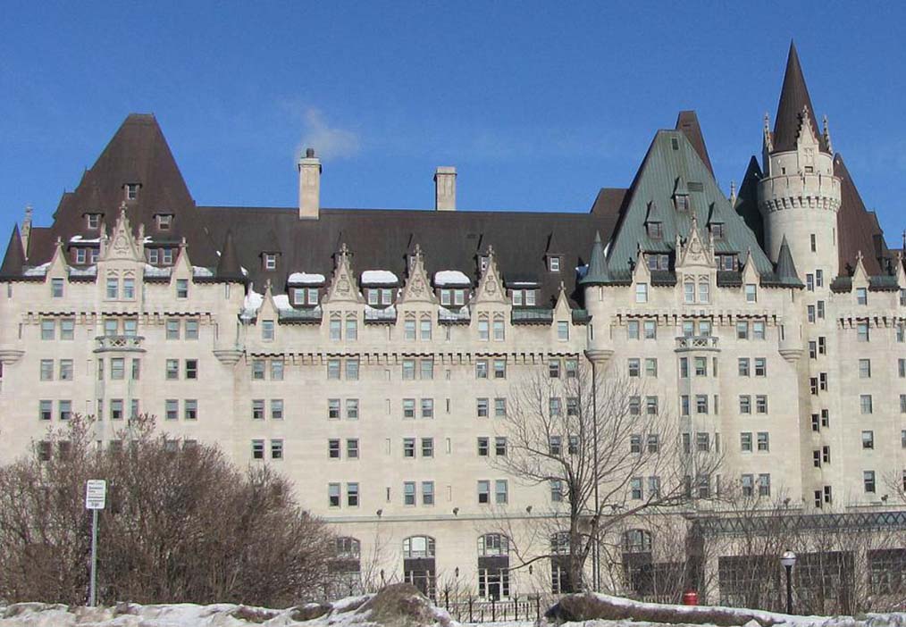 Exploring Architectural Marvels: A Tour of Landmark Buildings in Ottawa